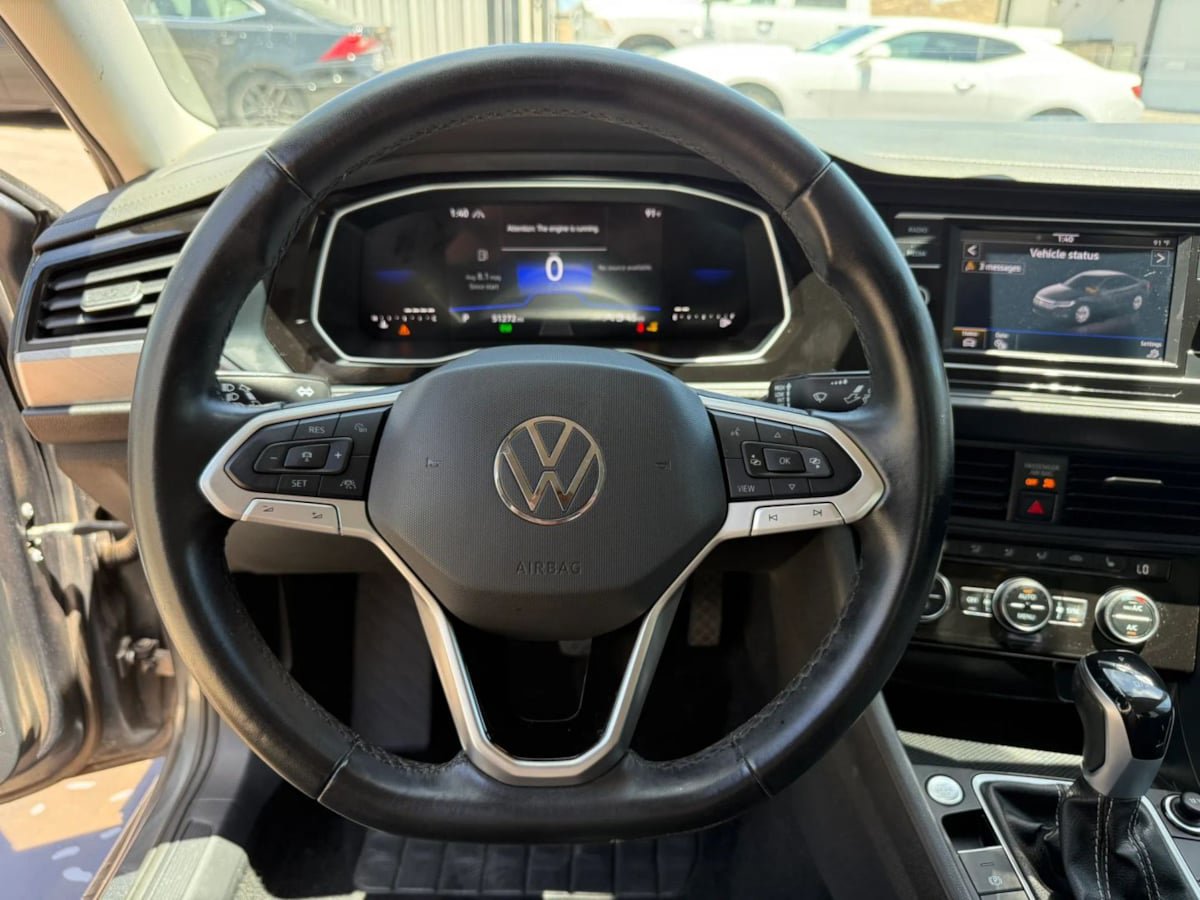 Used 2024 Volkswagen Jetta SE FWD image 31