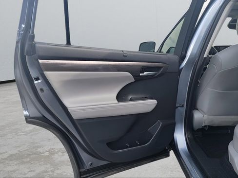 Used 2021 Toyota Highlander Limited image 27