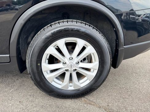 Used 2015 Nissan Rogue SV image 16