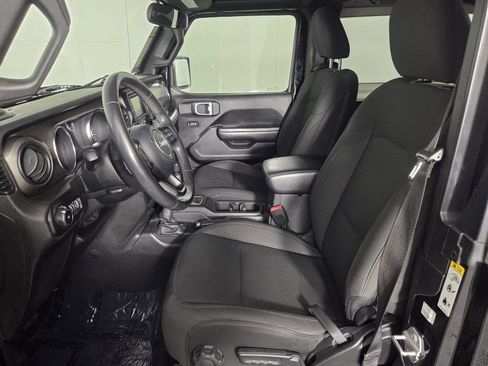 Used 2019 Jeep Wrangler Sport AWD/4WD image 8