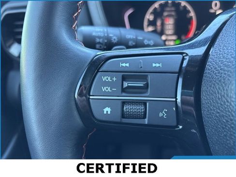 Used 2025 Honda Pilot TrailSport image 8