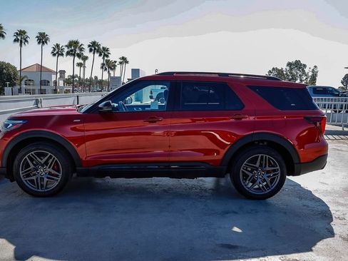 Used 2025 Ford Explorer ST-Line w/ ST-Line Street Pack AWD/4WD image 14