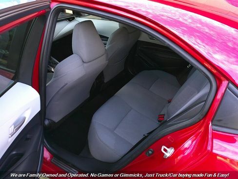 Used 2021 Toyota Corolla SE w/ Carpet Mat Package (TMS) image 17