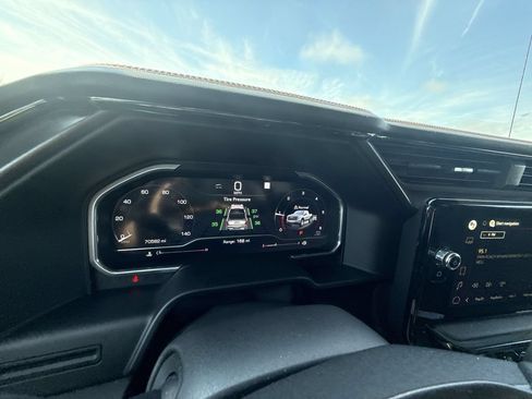 Used 2022 GMC Sierra 1500 AT4 w/ AT4 Preferred Package AWD/4WD image 18