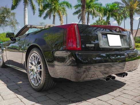 Used 2004 Cadillac XLR RWD image 6