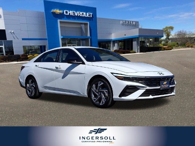 Used 2025 Hyundai Elantra Sport FWD image 1