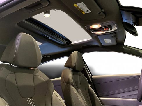 Used 2025 Hyundai Elantra SEL image 26