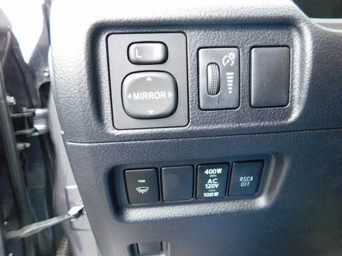 Used 2011 Toyota 4Runner Limited AWD/4WD image 20