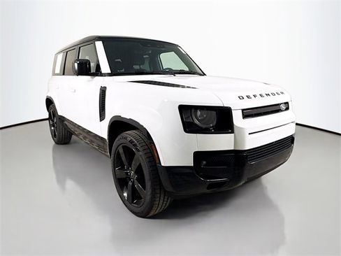 Used 2025 Land Rover Defender 110 V8 image 3