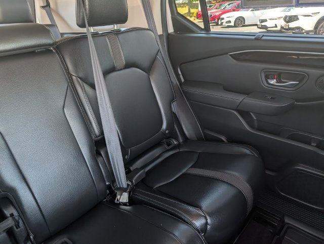 Used 2025 Honda Pilot EX-L image 40