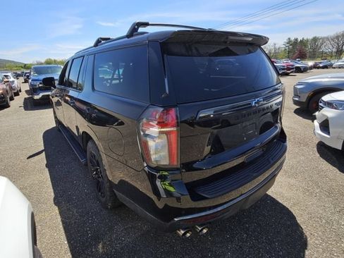 Used 2022 Chevrolet Suburban Z71 w/ Z71 Off-Road Package AWD/4WD image 8