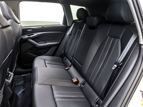 Used 2025 Audi Q6 e-tron Premium Plus w/ Premium Plus image 9