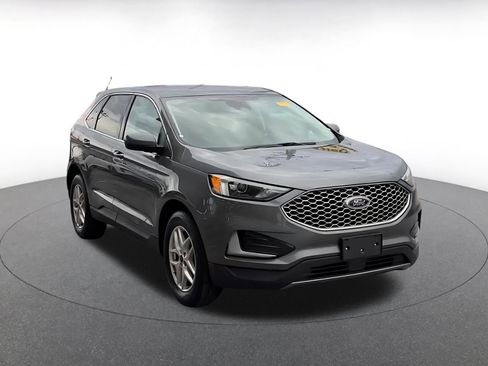 Used 2024 Ford Edge SEL image 3