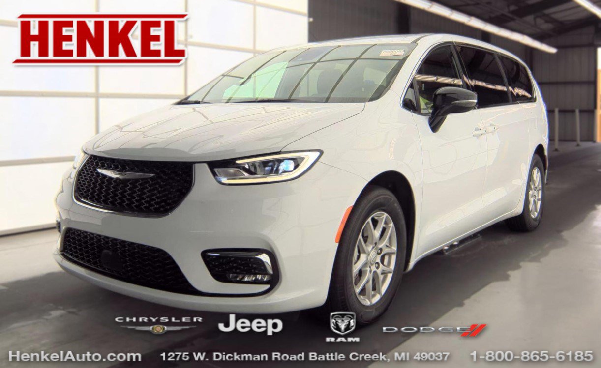 Used 2026 Chrysler Pacifica Select FWD image 1