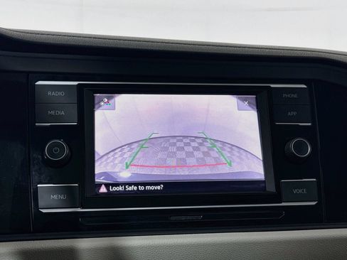 Certified 2023 Volkswagen Jetta SE w/ Panoramic Sunroof Package FWD image 17
