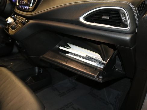 Used 2022 Chrysler Pacifica Touring-L w/ S Appearance Package FWD image 58