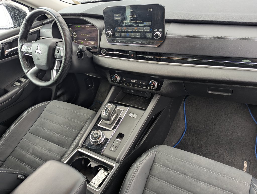 Used 2023 Mitsubishi Outlander 4WD Plug-In Hybrid image 36