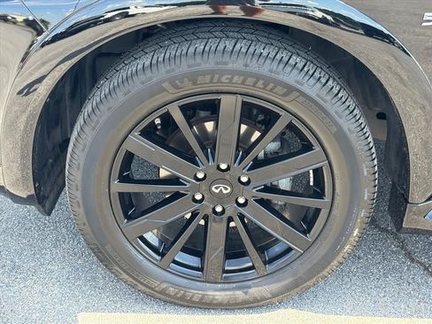 Used 2019 INFINITI QX80 Luxe w/ All-Season Package AWD/4WD image 16