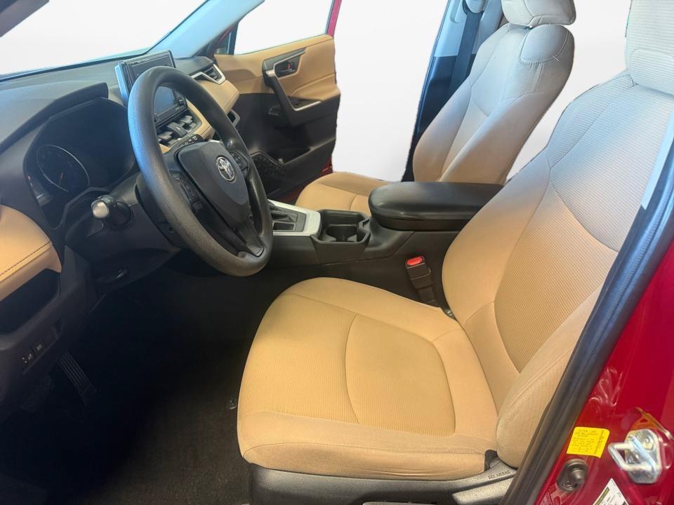 Certified 2021 Toyota RAV4 LE AWD/4WD image 11