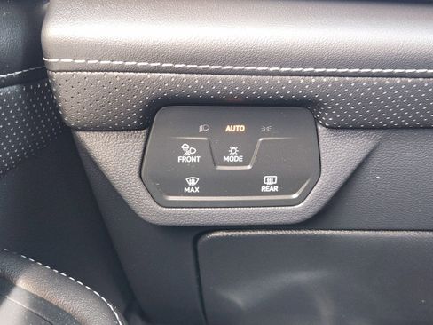 Used 2025 Volkswagen Atlas Cross Sport SEL R-Line image 25