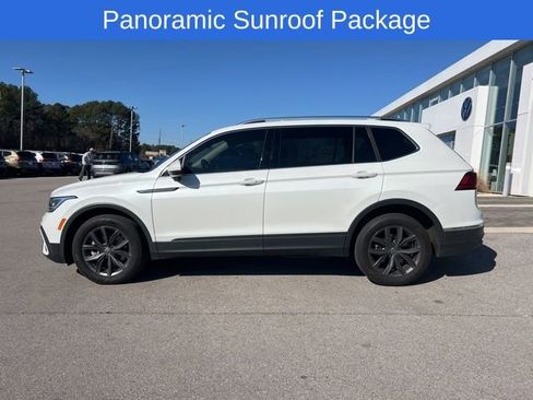 Used 2023 Volkswagen Tiguan SE w/ Panoramic Sunroof Package image 3