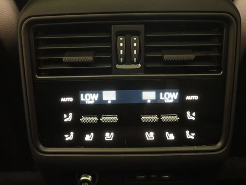 Certified 2026 Porsche Cayenne GTS AWD/4WD image 23