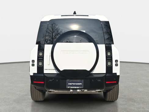 New 2026 Land Rover Defender 130 X-Dynamic SE image 6