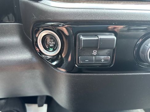 Used 2024 Chevrolet Silverado 2500 LT image 30