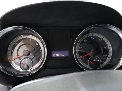 Used 2016 Dodge Grand Caravan SXT image 32