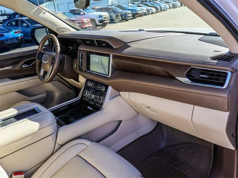 Used 2022 GMC Yukon XL Denali w/ Denali Ultimate Package image 17