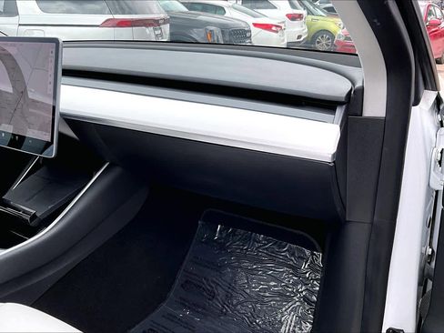 Used 2021 Tesla Model Y Long Range AWD/4WD image 18