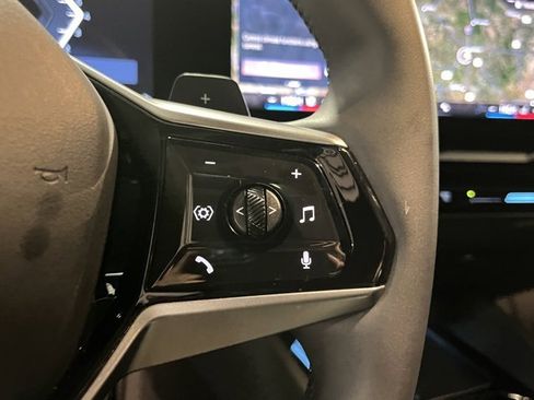 Used 2025 BMW 530i xDrive image 32