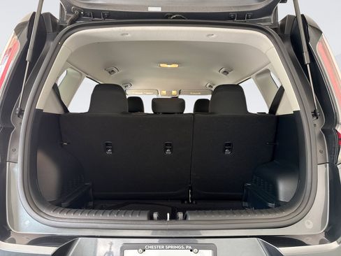 Used 2025 Kia Soul LX w/ LX Technology Package FWD image 18