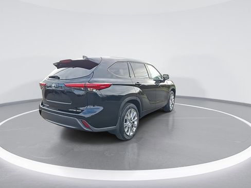 Used 2023 Toyota Highlander Limited image 9