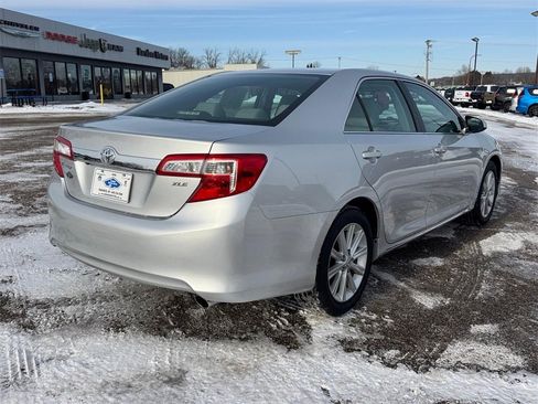 Used 2014 Toyota Camry L image 3