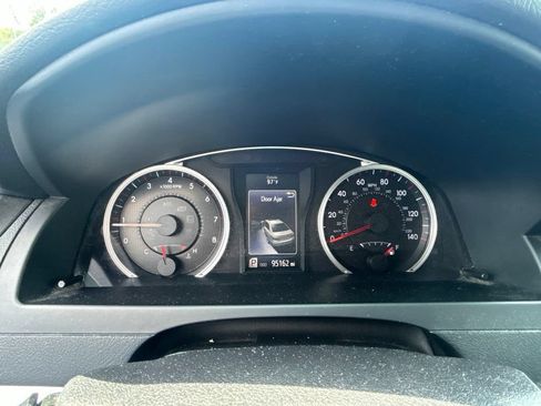 Used 2015 Toyota Camry SE w/ Moonroof Package FWD image 12