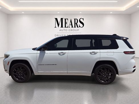 Used 2023 Jeep Grand Cherokee L Summit w/ Advanced Protech Group IV AWD/4WD image 2