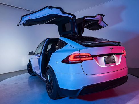 Used 2023 Tesla Model X AWD/4WD image 3