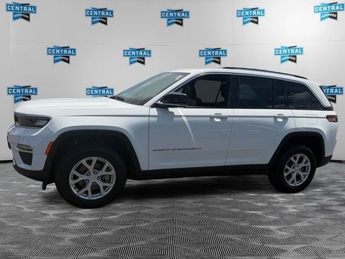 Used 2023 Jeep Grand Cherokee Limited AWD/4WD image 3