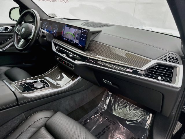 Used 2025 BMW X5 M60i AWD/4WD image 31