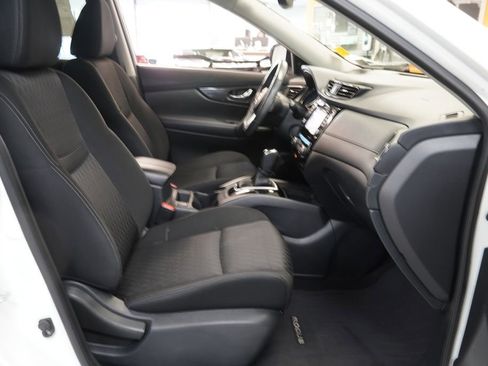 Used 2017 Nissan Rogue SV w/ SV Premium Package AWD/4WD image 31