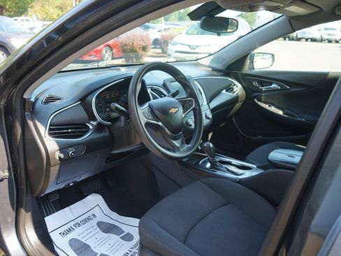 Used 2018 Chevrolet Malibu LT FWD image 11