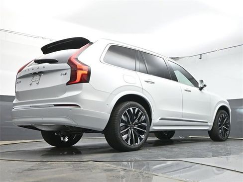 New 2025 Volvo XC90 B6 Plus w/ Protection Package Premier image 38