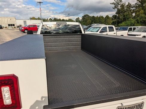 New 2024 RAM 5500 Tradesman image 27