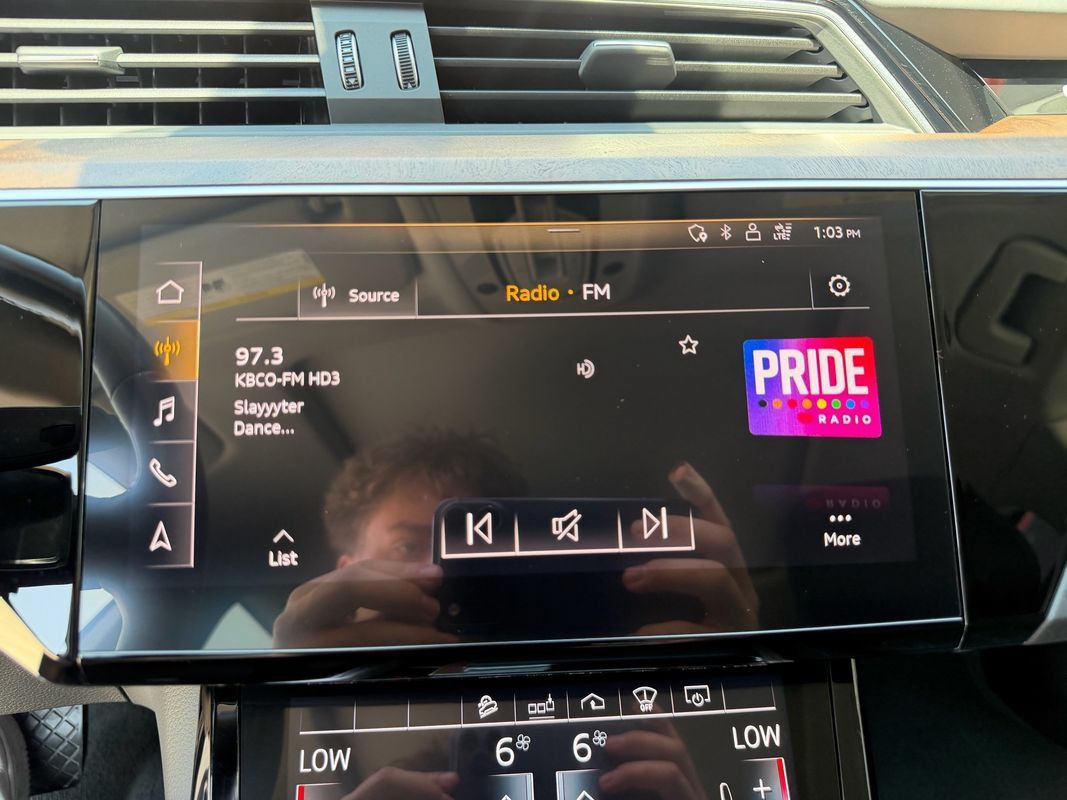 Used 2019 Audi e-tron Prestige w/ Prestige Package AWD/4WD image 45