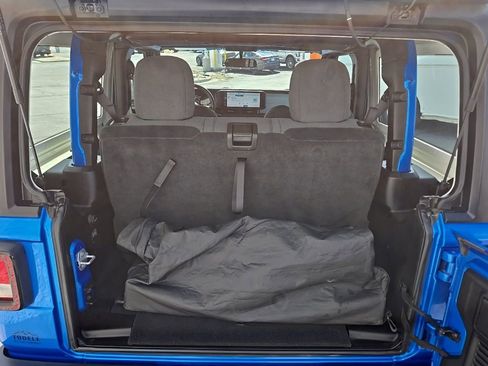 Used 2025 Jeep Wrangler Sport AWD/4WD image 40