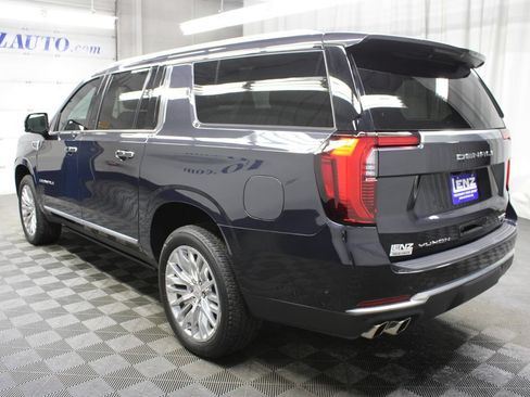 Used 2025 GMC Yukon XL Denali AWD/4WD image 7
