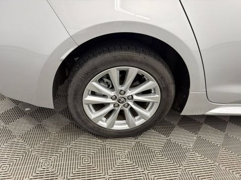 Used 2024 Toyota Corolla LE w/ LE Convenience Package FWD image 17