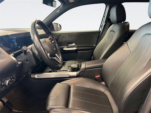 Used 2022 Mercedes-Benz GLB 250 4MATIC image 17