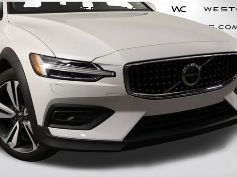 Used 2026 Volvo V60 B5 Cross Country Plus AWD/4WD image 45